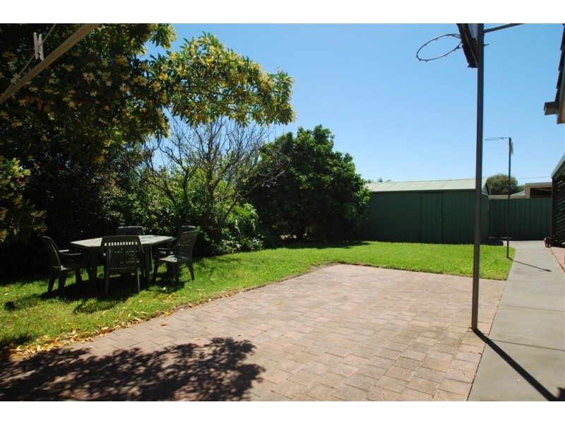 17 Warilda Crescent, Hallett Cove SA 5158