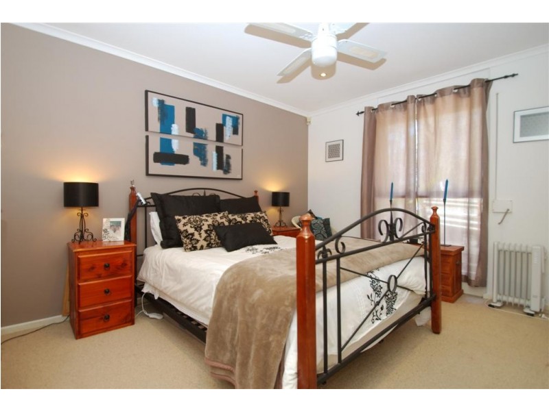 15 Swan Avenue, Happy Valley SA 5159