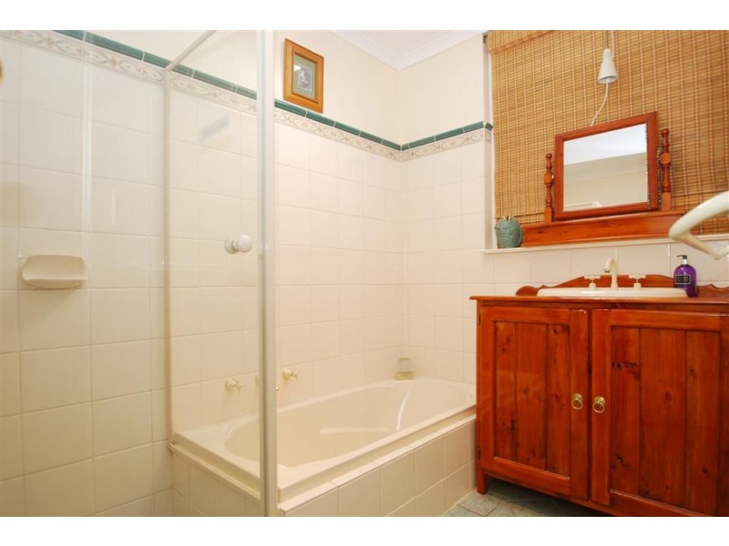 15 Swan Avenue, Happy Valley SA 5159