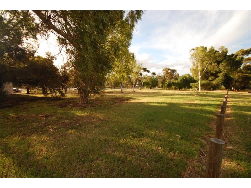 9 Devoncourt Ave, Ingle Farm SA 5098