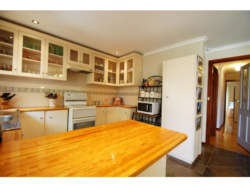 11 Sherwood Avenue, Happy Valley SA 5159