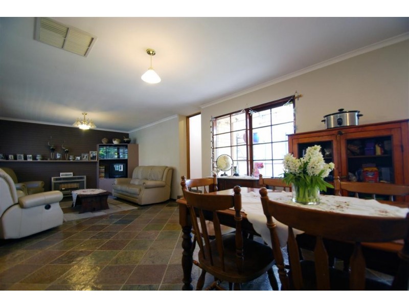 11 Sherwood Avenue, Happy Valley SA 5159