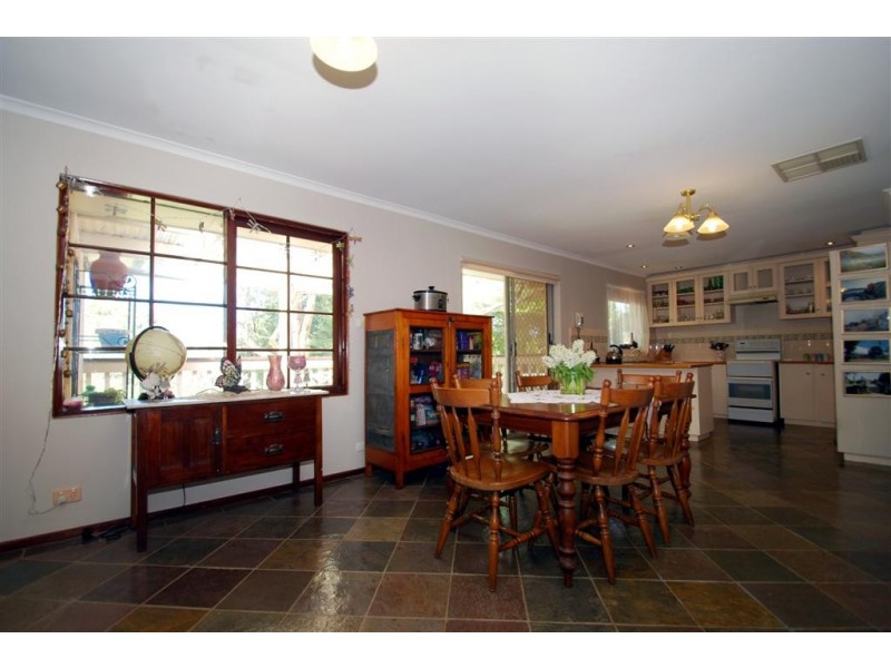 11 Sherwood Avenue, Happy Valley SA 5159