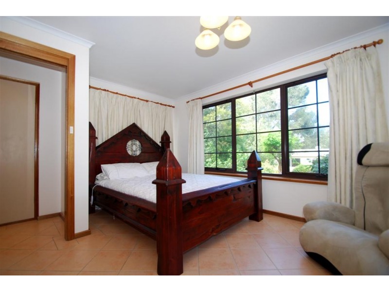 11 Sherwood Avenue, Happy Valley SA 5159