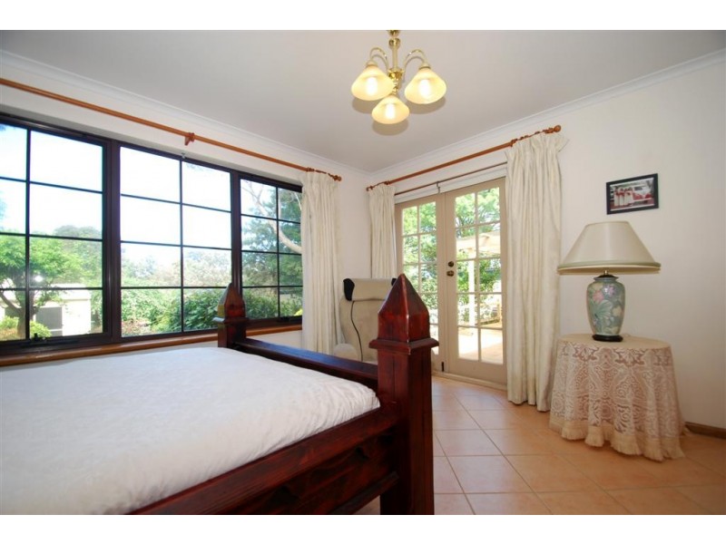 11 Sherwood Avenue, Happy Valley SA 5159