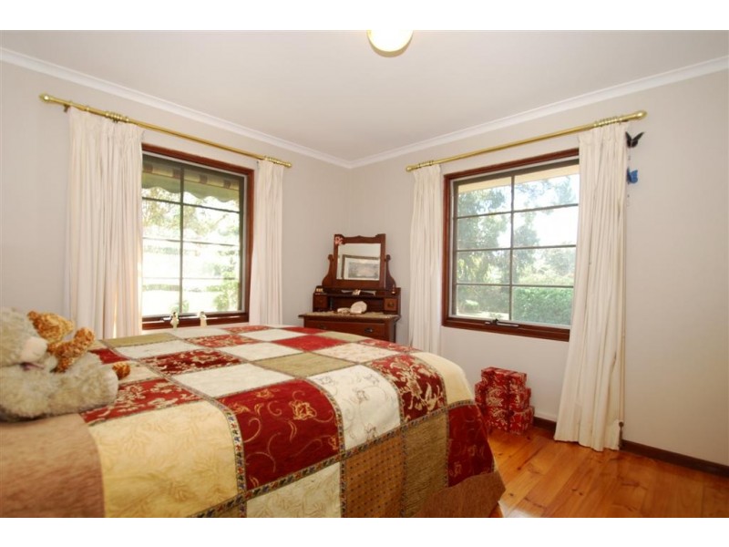 11 Sherwood Avenue, Happy Valley SA 5159