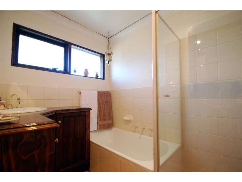 11 Sherwood Avenue, Happy Valley SA 5159