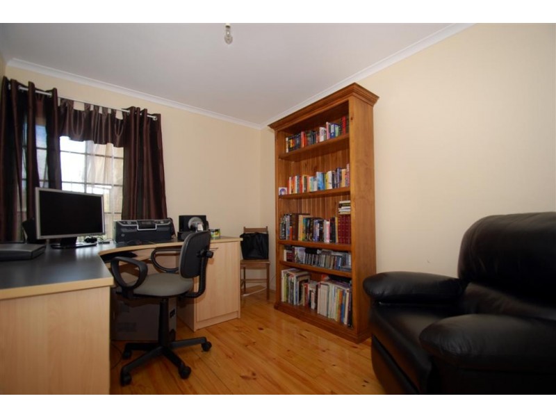 11 Sherwood Avenue, Happy Valley SA 5159