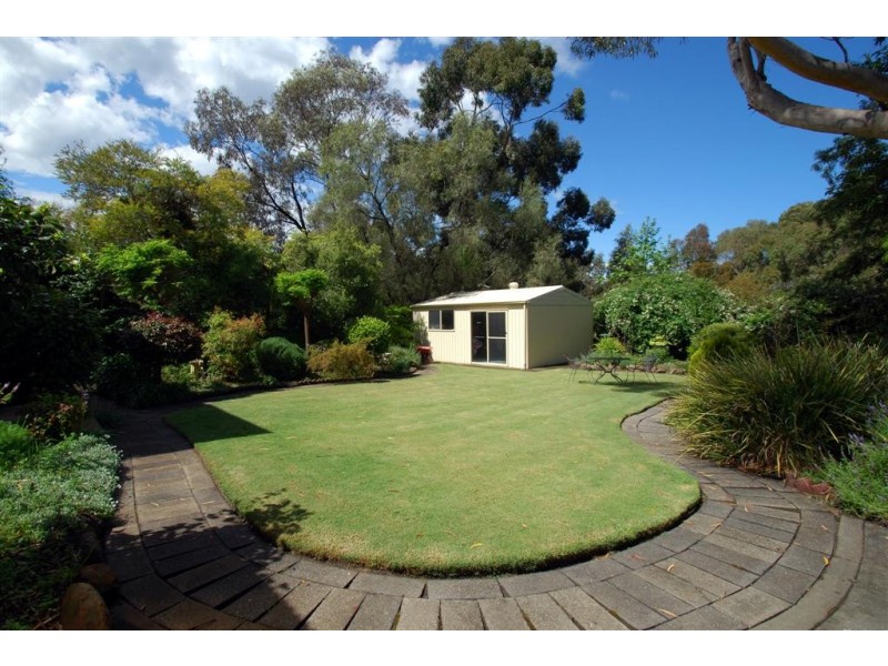 11 Sherwood Avenue, Happy Valley SA 5159
