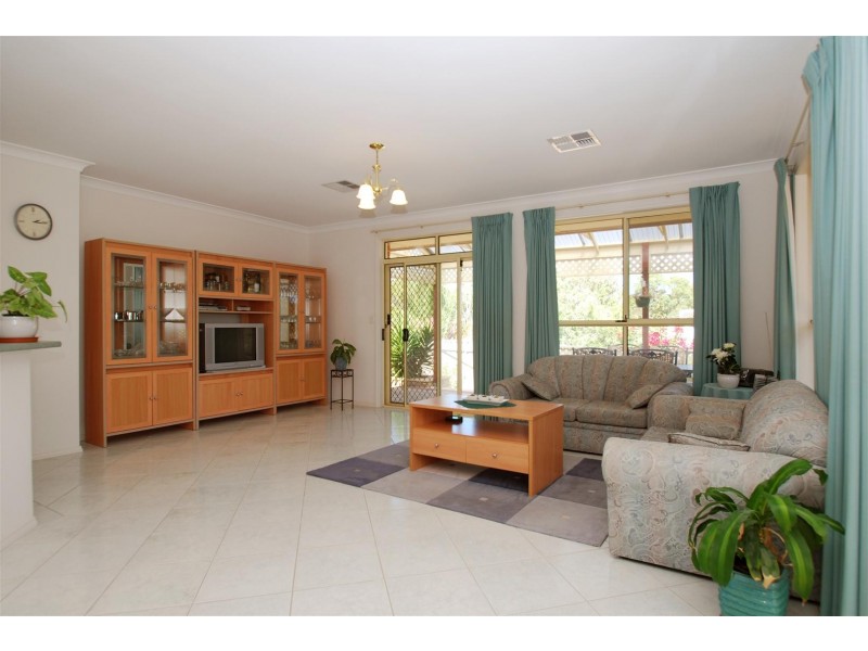 12 Jimmy Watson Drive, Woodcroft SA 5162