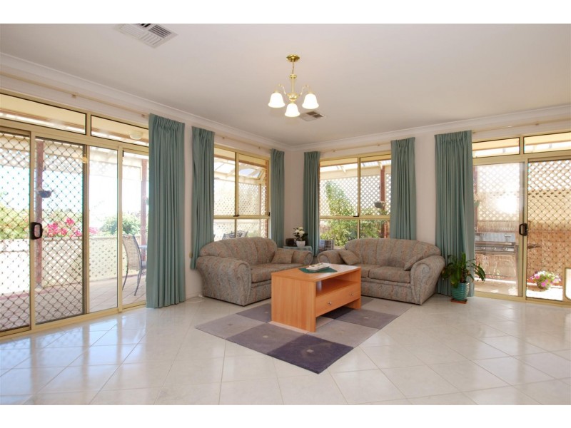 12 Jimmy Watson Drive, Woodcroft SA 5162