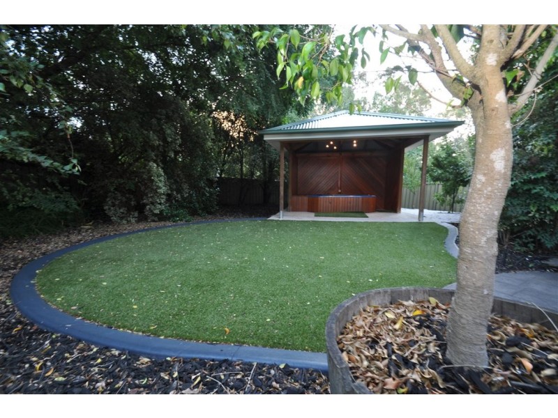 10 Shiraz Court, Aberfoyle Park SA 5159
