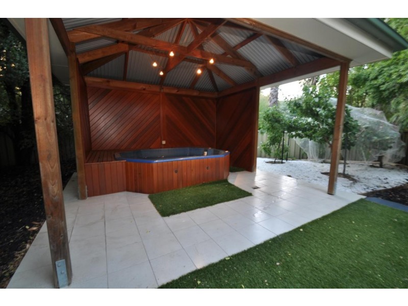 10 Shiraz Court, Aberfoyle Park SA 5159