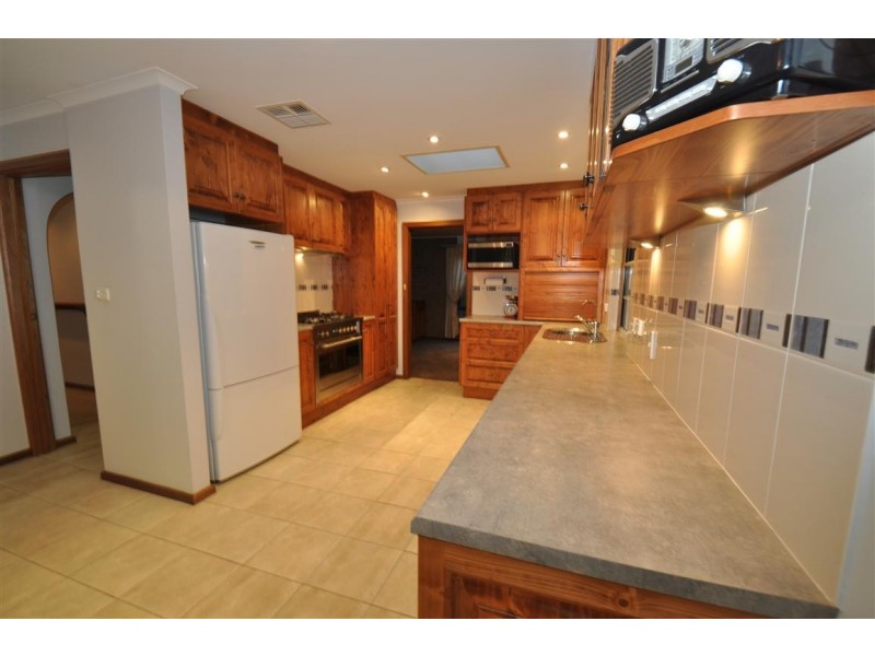 10 Shiraz Court, Aberfoyle Park SA 5159