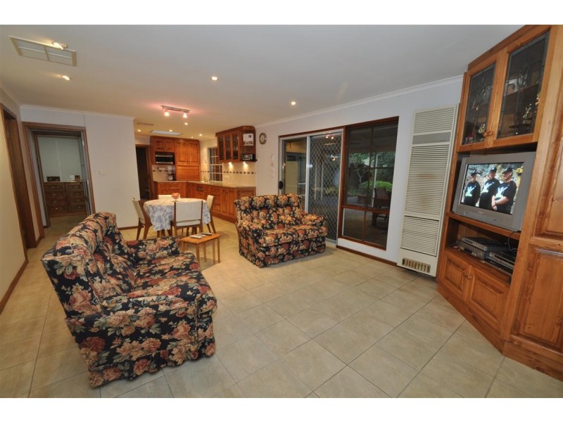 10 Shiraz Court, Aberfoyle Park SA 5159