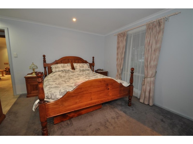 10 Shiraz Court, Aberfoyle Park SA 5159