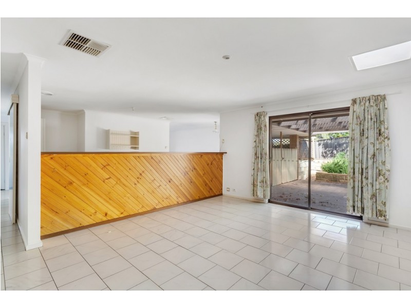 28 Sherwood Avenue, Happy Valley SA 5159