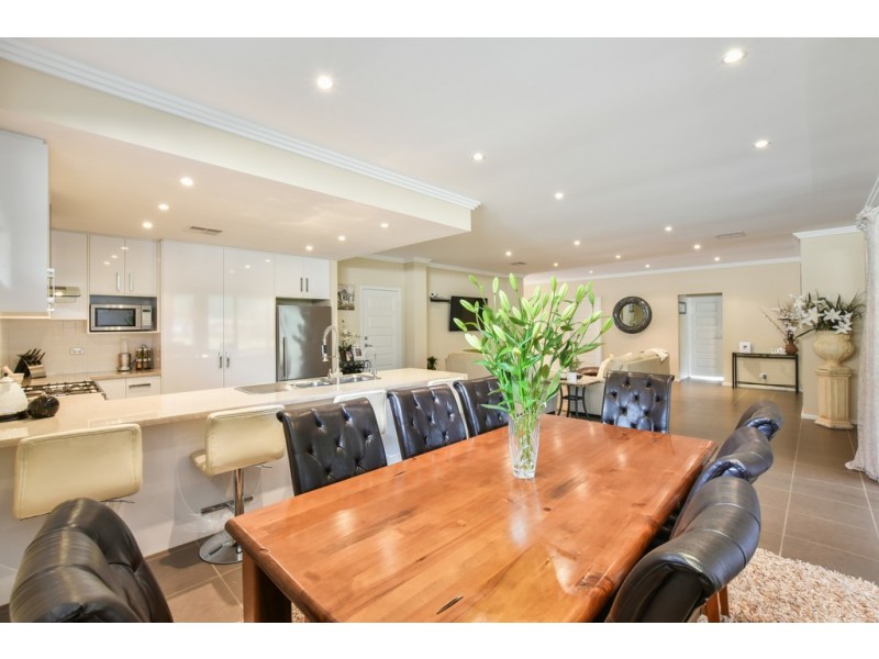 6 Thomas Way, Hallett Cove SA 5158