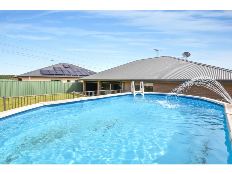 6 Thomas Way, Hallett Cove SA 5158