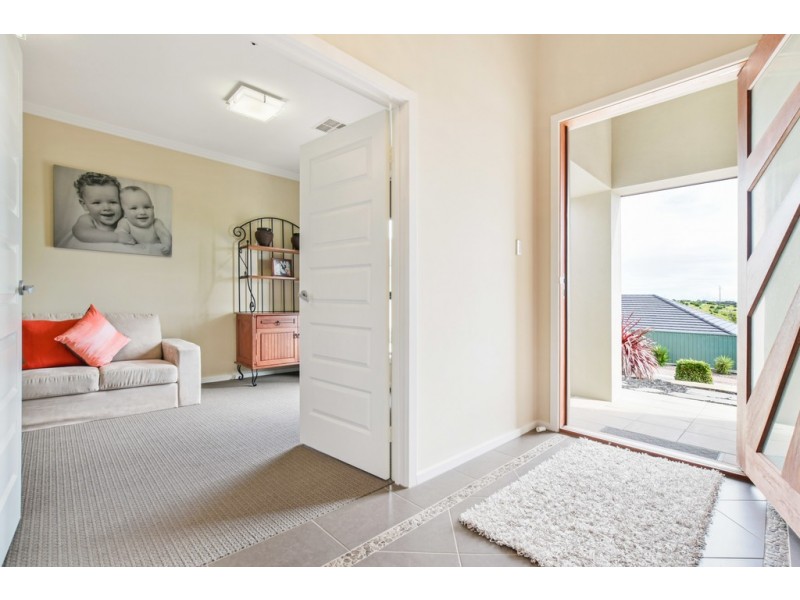 6 Thomas Way, Hallett Cove SA 5158