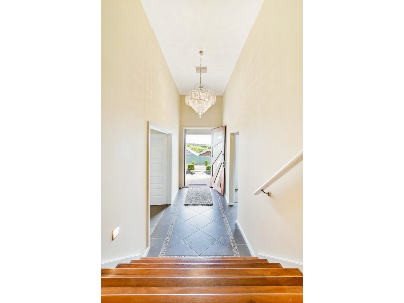 6 Thomas Way, Hallett Cove SA 5158