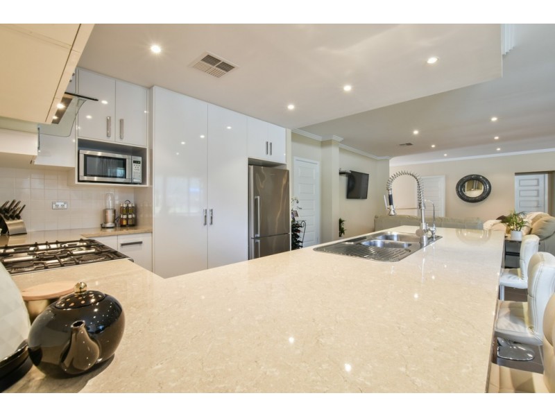 6 Thomas Way, Hallett Cove SA 5158