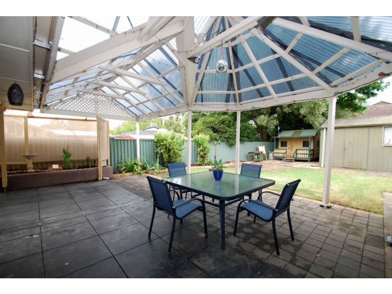 1 Mandalay Drive, Happy Valley SA 5159