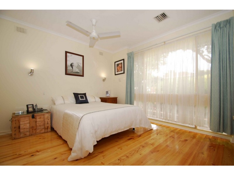 1 Mandalay Drive, Happy Valley SA 5159