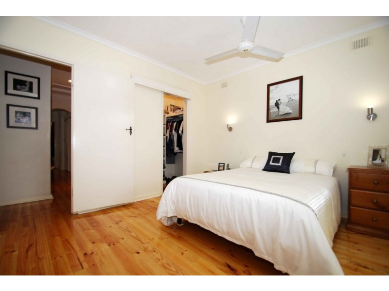 1 Mandalay Drive, Happy Valley SA 5159