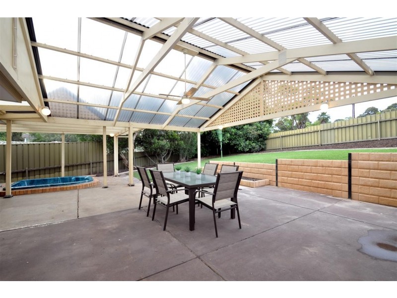 8 Rubin Crescent, Happy Valley SA 5159