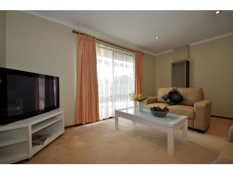 8 Rubin Crescent, Happy Valley SA 5159