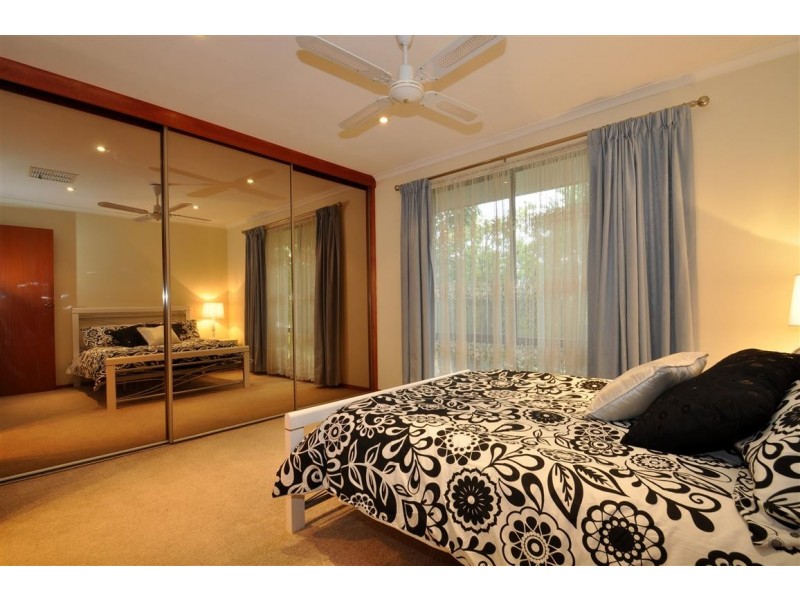 8 Rubin Crescent, Happy Valley SA 5159