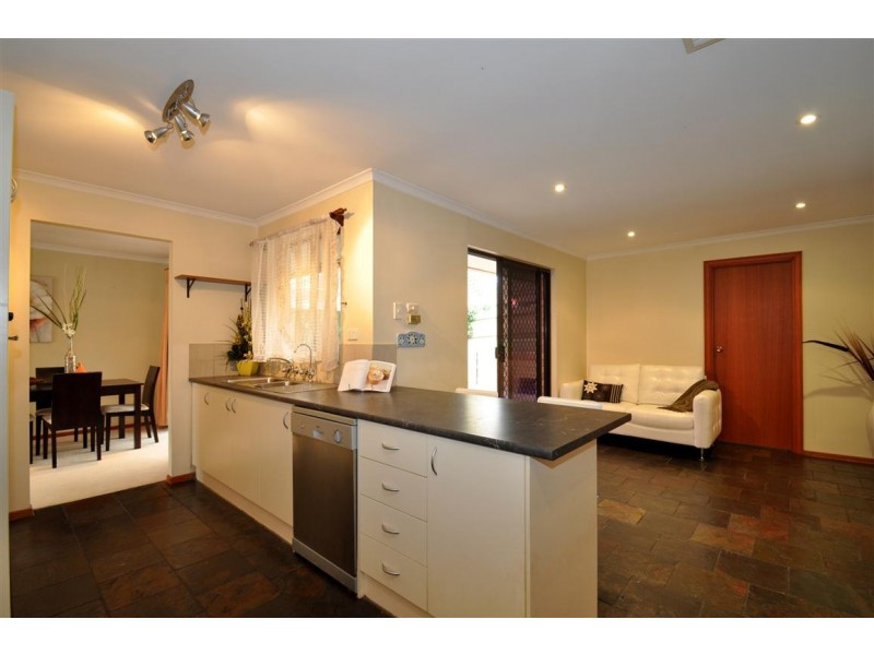 8 Rubin Crescent, Happy Valley SA 5159