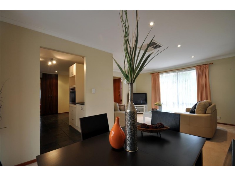 8 Rubin Crescent, Happy Valley SA 5159