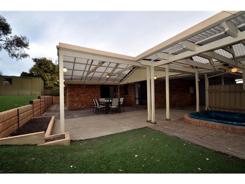 8 Rubin Crescent, Happy Valley SA 5159