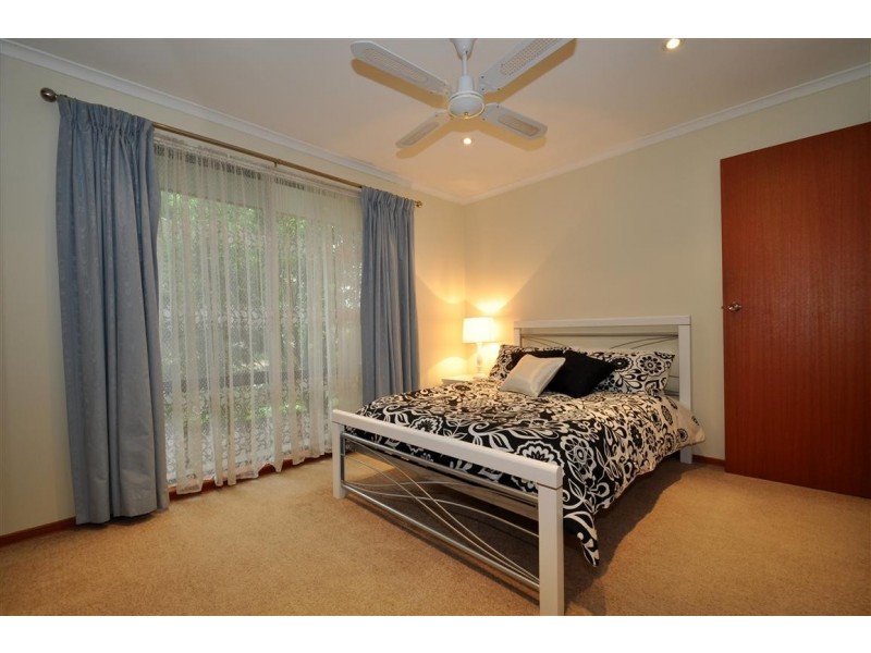 8 Rubin Crescent, Happy Valley SA 5159
