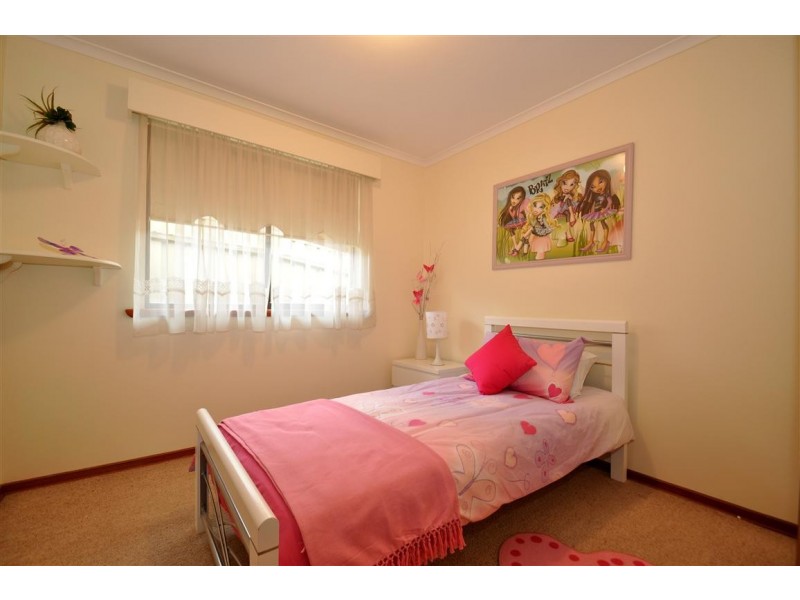 8 Rubin Crescent, Happy Valley SA 5159