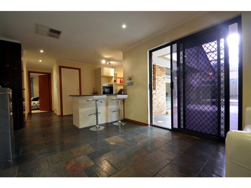 8 Rubin Crescent, Happy Valley SA 5159
