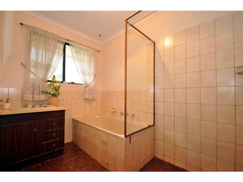 8 Rubin Crescent, Happy Valley SA 5159