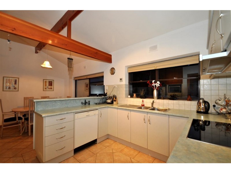 5 Seaview Drive, Happy Valley SA 5159