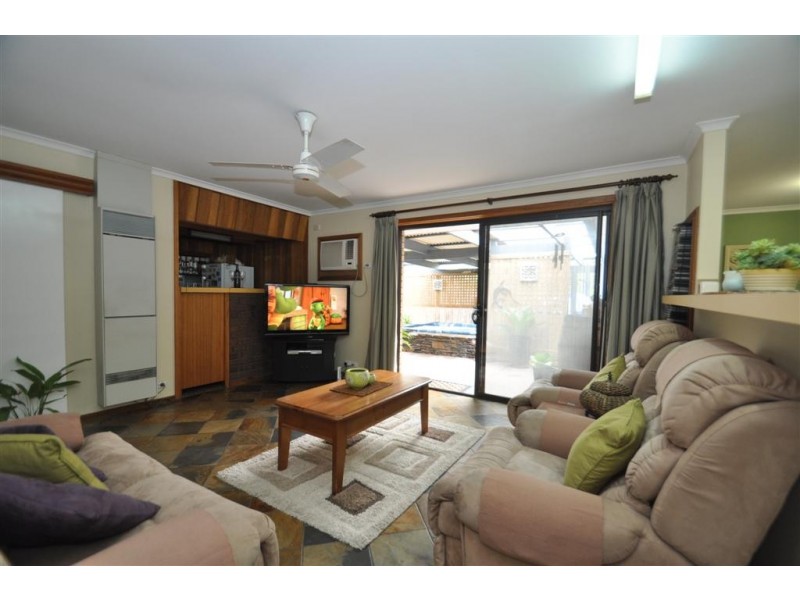 2 Lyn Street, Aberfoyle Park SA 5159