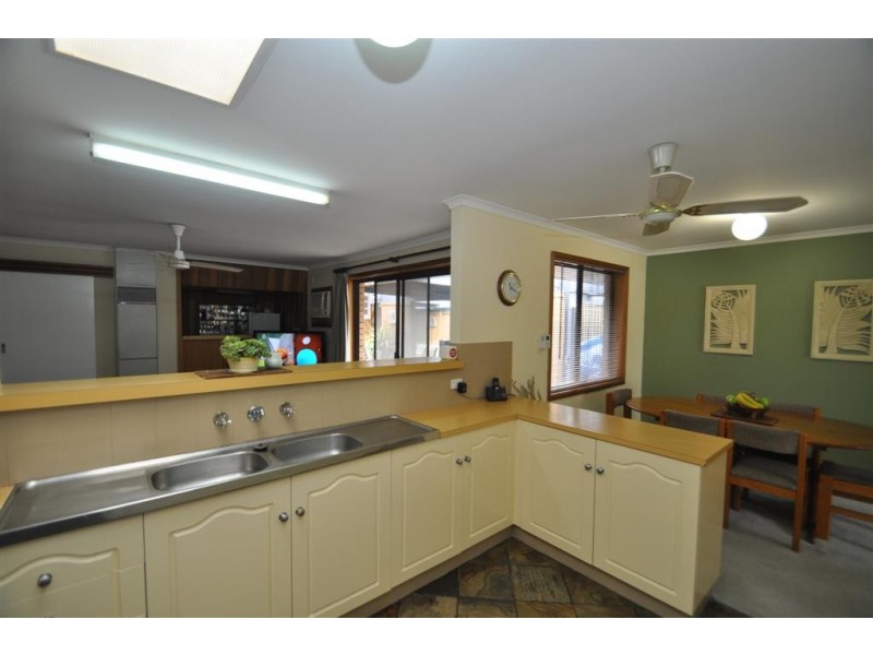 2 Lyn Street, Aberfoyle Park SA 5159