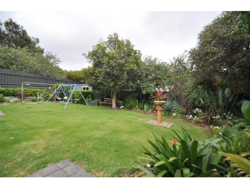 2 Lyn Street, Aberfoyle Park SA 5159