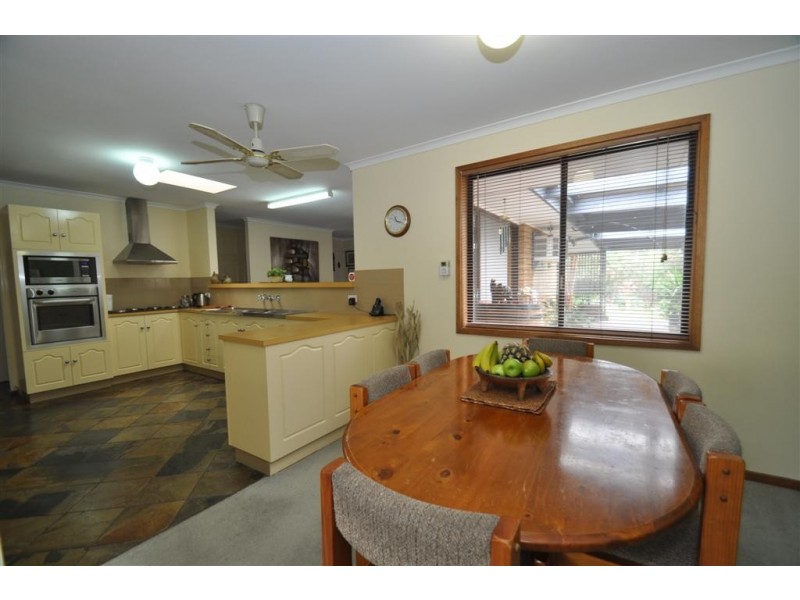 2 Lyn Street, Aberfoyle Park SA 5159