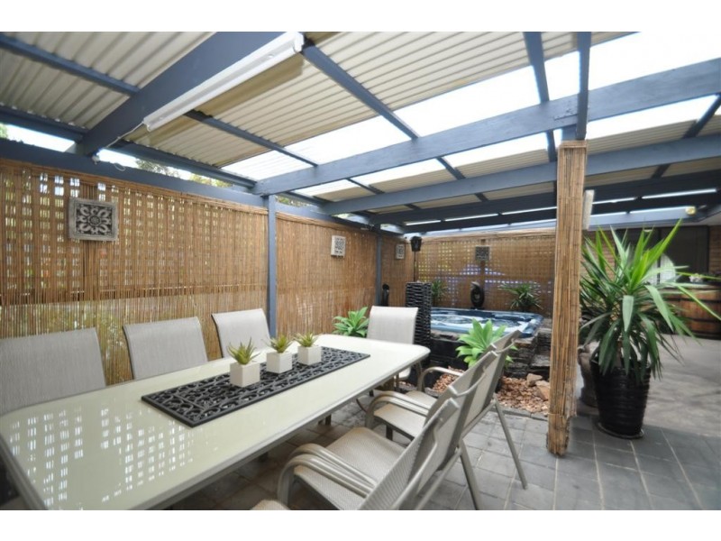 2 Lyn Street, Aberfoyle Park SA 5159