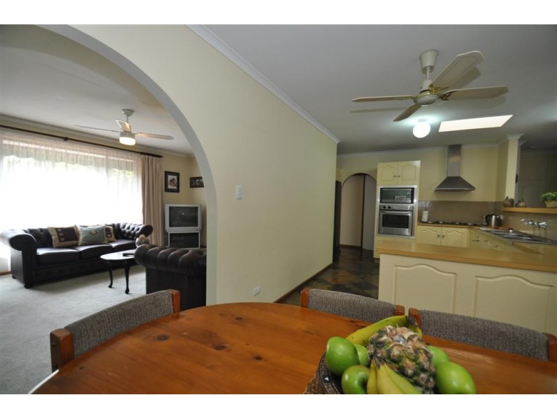 2 Lyn Street, Aberfoyle Park SA 5159