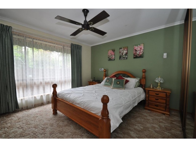 2 Lyn Street, Aberfoyle Park SA 5159