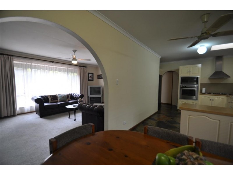 2 Lyn Street, Aberfoyle Park SA 5159