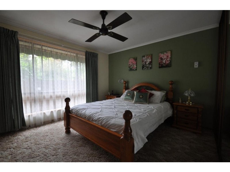 2 Lyn Street, Aberfoyle Park SA 5159