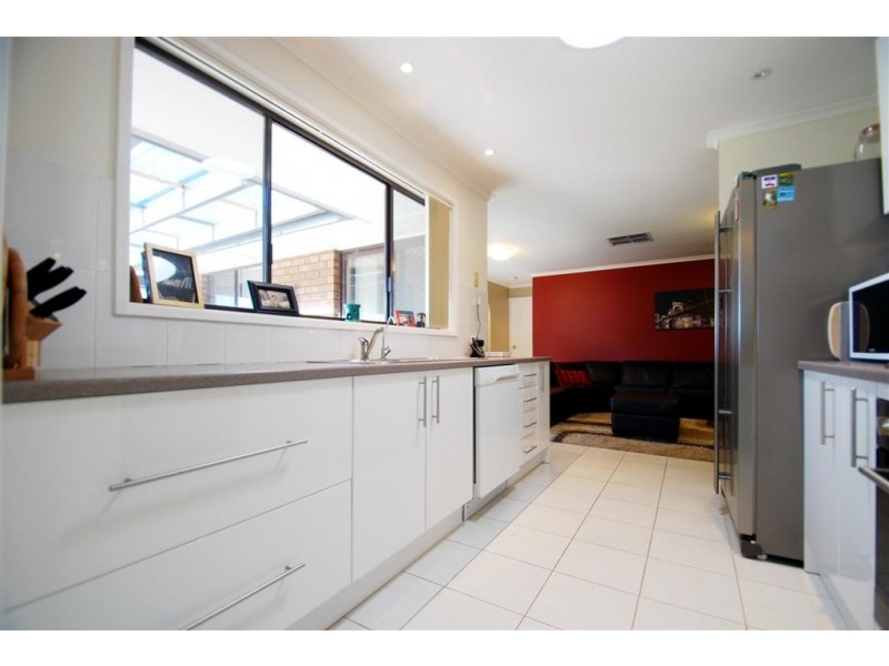 16 Sun Crescent, Happy Valley SA 5159